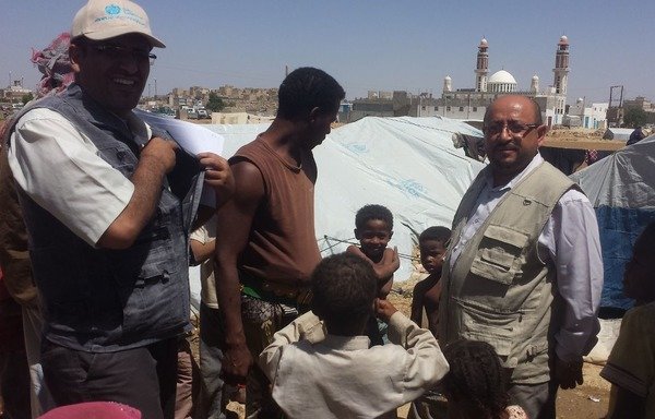 Mobile health clinics from Yemeni Ministry of Public Health conduct examinations on internally displaced people in a camp in Amran province. [Photo courtesy of Yemeni Ministry of Public Health]