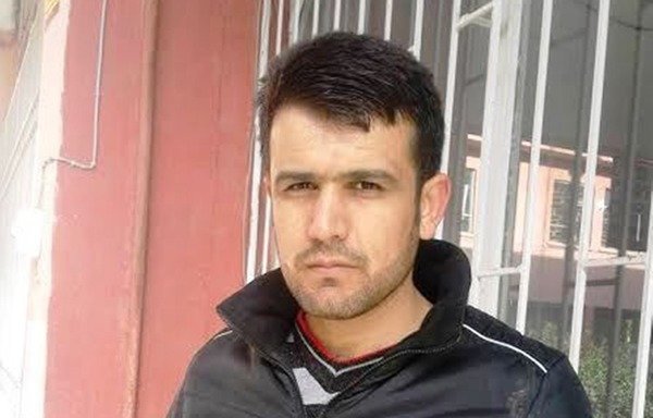 جهاد محمود 32 ساله اهل کوبانی روایت اسارت و شکنجه به دست عناصر «دولت اسلامی عراق و شام» (داعش) را مرور می کند. [عکس با کسب اجازه از جهاد محمود]