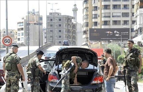 Soldiers from the Lebanese army search vehicles entering southern Beirut. Security measures have been ramped up in the wake of terrorist attacks in towns along the Syrian border. [Al-Mashareq]
