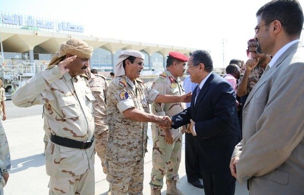 Yemeni Prime Minister Ahmed Obaid bin Dagher arrives in Aden from Riyadh on September 22nd, accompanied by seven of his government ministers. [Photo courtesy of Saba news agency]