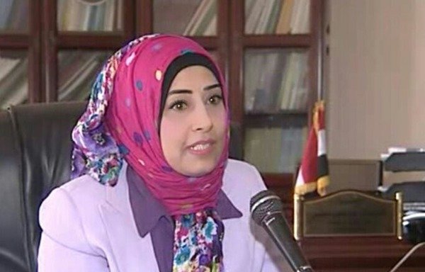 خلال مقابلة مع المشارق، ناقشت وكيلة وزير التربية والتعليم اشراق الحكيمي وضع التعليم في اليمن. [فيصل دارم/المشارق]