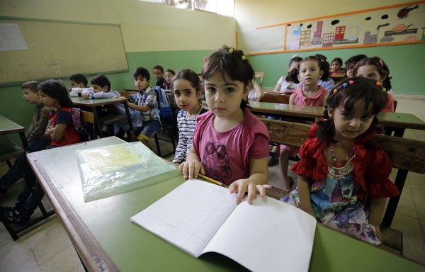 Syrian refugee students attend the first day of school in Lebanon's northern port city of Tripoli on October 18, 2015. [Ibrahim Chalhoub/AFP]