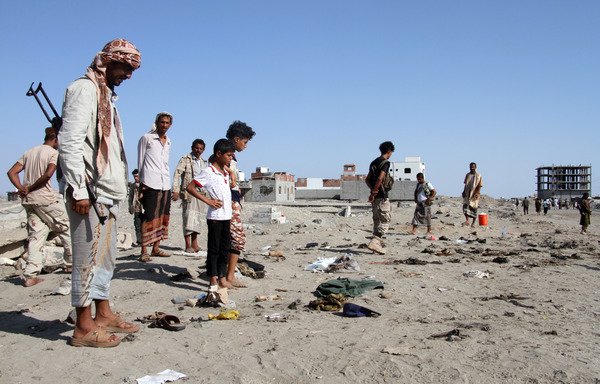 Yemenis gather at al-Sawlaban base in Aden's al-Arish district on December 18th after a suicide bomber targeted a crowd of soldiers. [Saleh al-Obeidi/AFP]