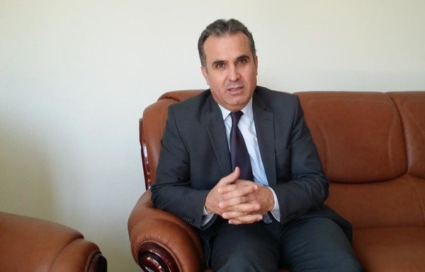 Salah Hajj Hassan, resident representative of the UN's Food and Agriculture Organisation in Yemen, speaks with Al-Mashareq about the assistance the agency is providing to farmers and fishermen. [Faisal Darem/Al-Mashareq]