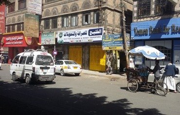 جهود يمنية للحد من تدهور سعر صرف الريال