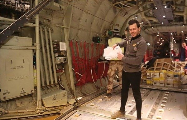 Iraqi activist Saqar al-Zakariya displays a handful of letters that were among millions airdropped to residents of western Mosul. [Photo courtesy of the Institute for War and Peace Reporting]