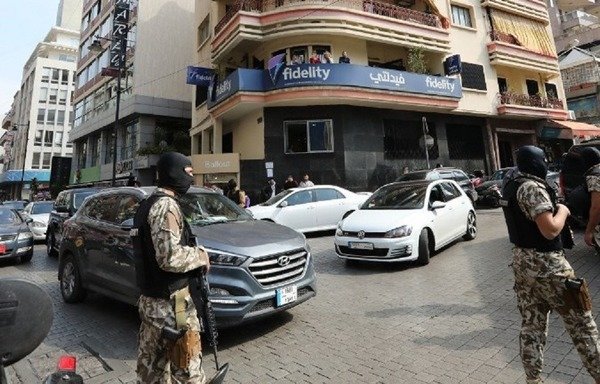 Lebanese Internal Security Forces raided several currency exchange offices in Beirut on March 7th and 8th that were suspected of funneling money to the 'Islamic State of Iraq and the Levant'. [Marwan Ibrahim/Al-Mashareq]