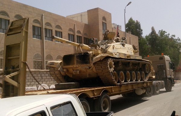 A Yemeni tank is transported through al-Bayda province on May 18th, 2014. Yemeni tribes in the area say they reject the presence of the 'Islamic State of Iraq and Syria' and al-Qaeda. [AFP PHOTO/STR]