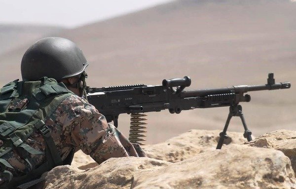 A Jordanian soldier guards the kingdom's borders. Military experts are calling for closer cross-border co-operation with Syrian opposition factions fighting the 'Islamic State of Iraq and Syria'. [Photo courtesy of the Jordanian army]