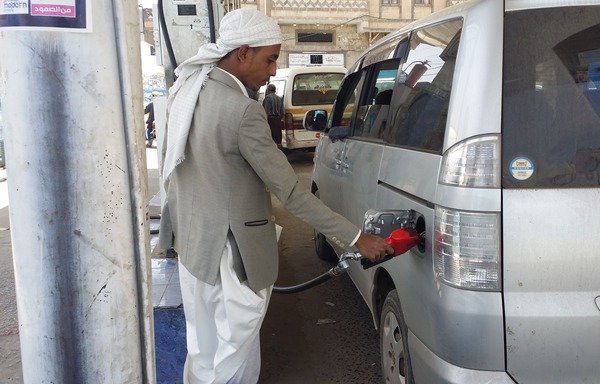 Yemen has resumed the export of crude oil, a step that experts say will help the government revitalise its economy and other ailing sectors. [Faisal Darem/Al-Mashareq]