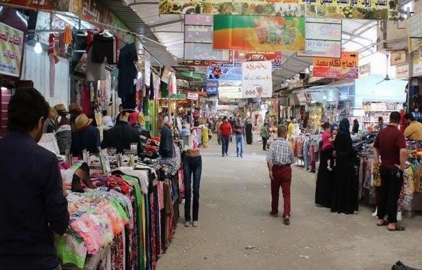 خرج أهالي الموصل للتسوق في الأحياء المحررة من المدينة عشية حلول شهر رمضان المبارك. [حقوق الصورة لصفحة الحرس الوطني في نينوى على فيسبوك]