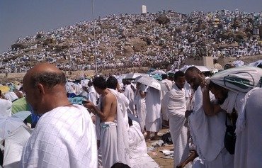 Yemenis flock to Hajj despite harsh conditions