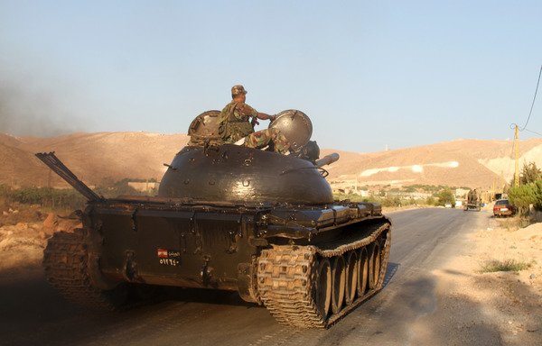 A Lebanese army tank drives to the entrance of the Bekaa Valley border town of Arsal in this file photo taken August 2nd, 2014. The army is gearing up for a new assault to drive the 'Islamic State of Iraq and Syria' from the area.  [AFP PHOTO/STR]