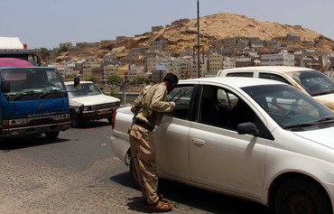 قوات وادي حضرموت تُجند أبناء المناطق لمحاربة القاعدة