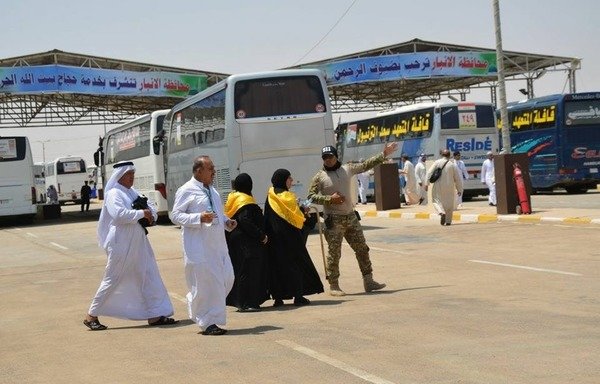 Iraqi pilgrims headed for Mecca pass through the Arar border crossing between Saudi Arabia and Iraq. [Photo courtesy of Anbar Police]