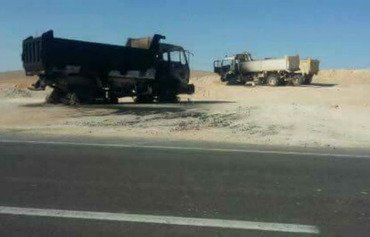 ISIS sets Sinai tribesmen's vehicles on fire