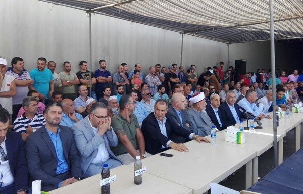 High Relief Committee secretary-general Maj. Gen. Mohammed Khair attends a mid-September meeting with protesters and politicians, where he announced that the wastewater treatment plant in Zahle would start working on October 10th. [Photo courtesy of the National News Agency]