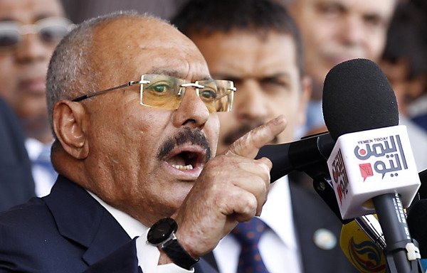 Yemen's ex-president Ali Abdullah Saleh gives a speech addressing his supporters in this file photo from August 24th. Saleh was reported killed on December 4th after splitting with the Houthis, his former allies. [Mohammed Huwais/AFP]