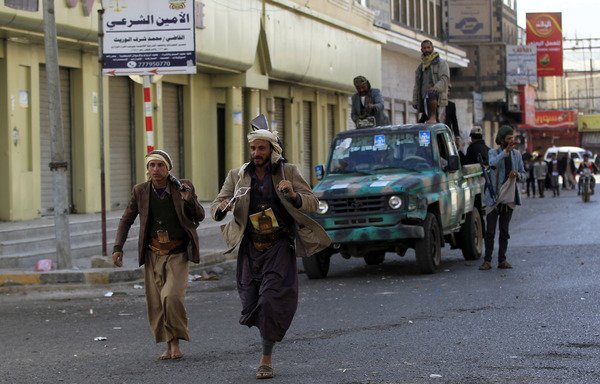 Houthi fighters are pictured near the residence of Yemen's former president Ali Abdullah Saleh in Sanaa on December 4th, the same day the Iran-backed militia announced the "killing" of the ex-president. [Mohammed Huwais/AFP]