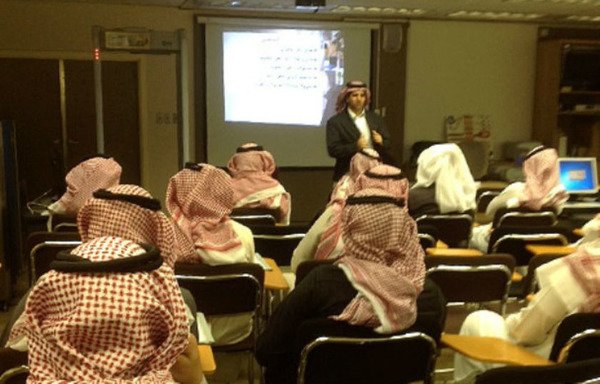 Members of Saudi Arabia's Financial Investigation Unit attend a training course to learn the latest methods of tracking money laundering and combating terrorism financing. [Photo courtesy of Saudi Ministry of Interior]