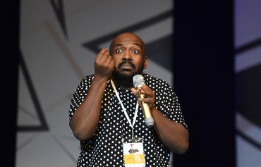 Saudi stand-ups 'destroy extremism through comedy'