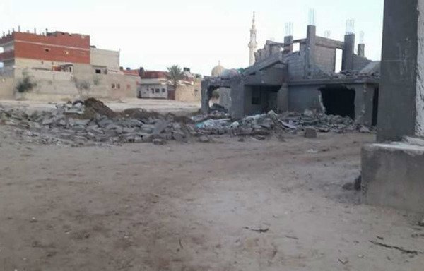 Homes in North Sinai's provincial capital of al-Arish have been destroyed by attacks by 'Islamic State of Iraq and Syria' affiliate Wilayat Sinai. The group has recently warned al-Arish residents against transporting raw materials to al-Arish port. [Photo circulated on social media]