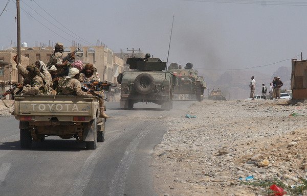 Yemeni troops take part in an offensive to oust extremists from the southern province of Shabwa on May 7th, 2014. [Stringer/AFP]