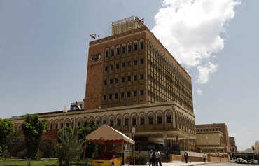 الحوثيون يحجزون الحسابات المصرفية ’للخونة‘