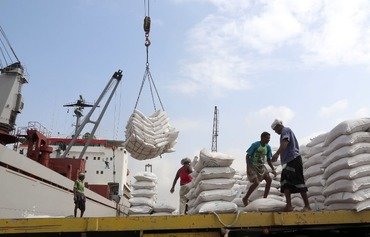 Houthis prevent aid from reaching Yemenis
