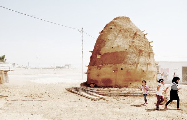 A new beehive-style classroom has been constructed for Syrian refugees and Jordanian children in the kingdom's Zaatari village. [Photo courtesy of Martina Rubino/EAHR]