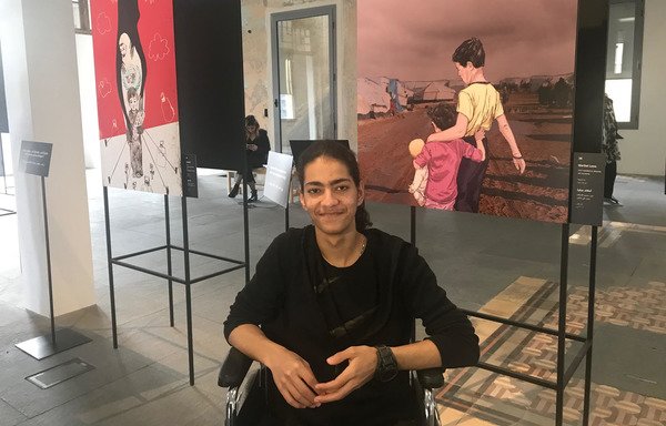 بعد سنوات من العزلة فرضها على نفسه إثر إصابته في سوريا، قرر باسل المقداد، 17 عاما، تعلم العزف على الكمان. [نهاد طوباليان/المشارق]