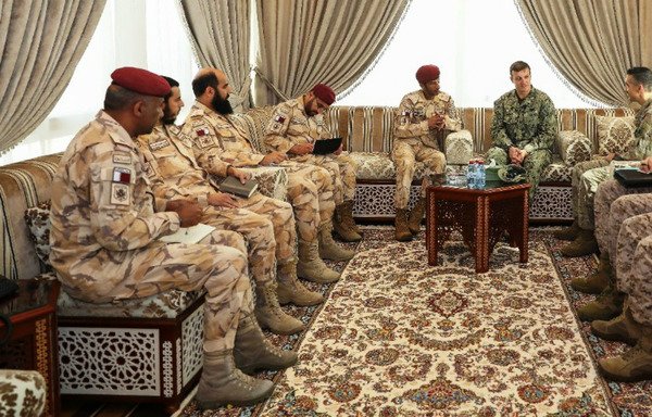 Joint Special Forces Commander Maj. Gen. Hamad bin Abdullah al-Futtais al-Marri meets with the Commander of the US Joint Special Operations Command in the Arabian Peninsula Col. Scott Isaac and US military attaché to Qatar Col. David Casey. [Photo courtesy of the Qatar Ministry of Defence]