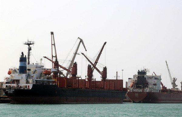 A view of Yemen's opposition-held Red Sea port of al-Hodeidah on November 7th, 2017. The Houthis have been holding 19 oil vessels in the port's anchoring area for 26 days. [Abdo Hyder/AFP]