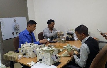 البنك المركزي اليمني يعيد تغطية اعتمادات المواد الغذائية الأساسية