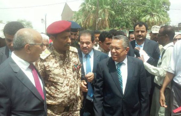 Yemeni Prime Minister Ahmad Obeid bin Dagher visited Abyan province in late April to inspect and inaugurate a number of projects as part of the federal government's reconstruction process. [Photo courtesy of the local council of Abyan province]