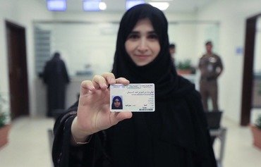Saudi authorities begin issuing driver's licenses to women