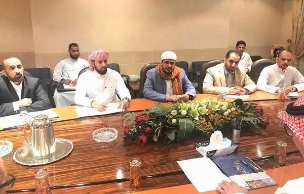Yemeni Minister of Endowments and Guidance Ahmad Attiyah meets with the Unified Office of Hajj and Umrah Agents to discuss the 2018 pilgrimage. [Photo courtesy of the Ministry of Endowments and Guidance]