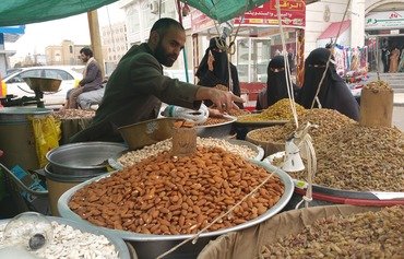 Eid fuels temporary job market for Yemeni youth