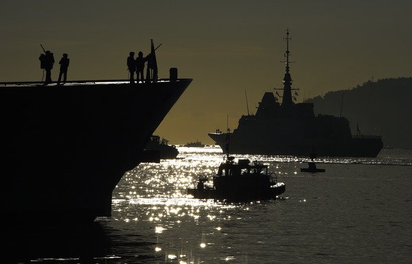 Marines stand on the deck of the French frigate Chevalier Paul (D621) in Toulon, southern France, on November 21st, 2017, during its departure to the Mediterranean Sea for a mission in the Gulf. [Anne-Christine Poujoulat/AFP]