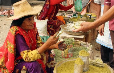 تراجع سعر صرف الريال اليمني أمام العملات الأجنبية