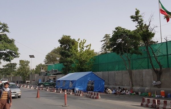 The People’s Peace Movement July 25th erected a tent outside the Iranian embassy in Kabul to encourage Iran to help with the peace process in Afghanistan. [Bismillah Watandost/Facebook]