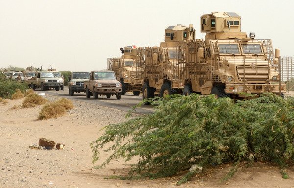 A column of Yemeni pro-government forces and armoured vehicles arrives in al-Durayhimi district on June 13th. [Nabil Hassan/AFP] 
