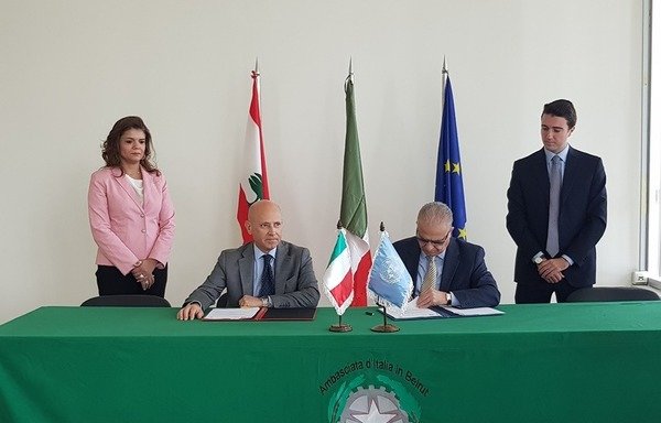 أطلقت السفارة الإيطالية في لبنان ومنظمة الأمم المتحدة الاقتصادية والاجتماعية لغربي آسيا (إسكوا) في 3 آب/أغسطس مشروعا يمتد لعامين لخدمة اللاجئات من سوريا والنساء والفتيات المعرضات للمخاطر بالمجتمعات المضيفة. [حقوق الصورة للسفارة الإيطالية في لبنان]