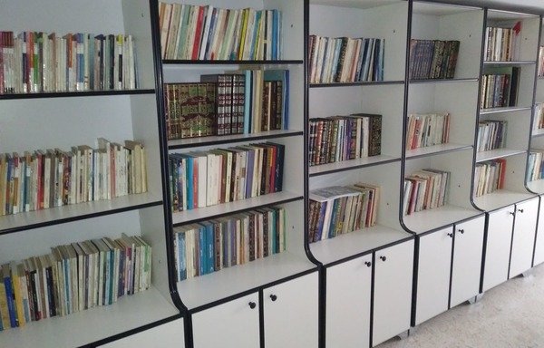 Arsal Cultural Library, which offers readers access to about 3,000 books, was the brainchild of local history teacher Waleed al-Hujairi. [Photo courtesy of Waleed al-Hujairi]