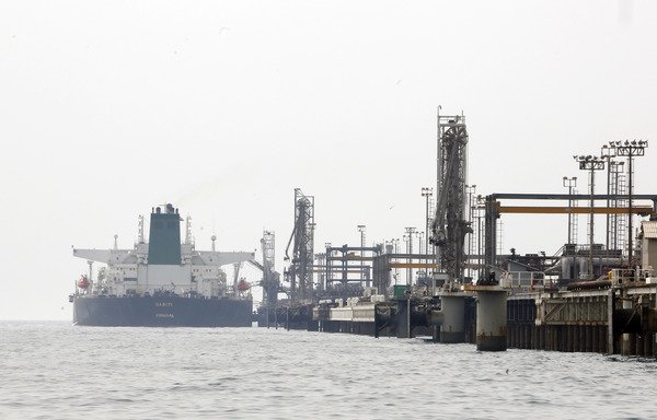 A picture taken on March 12th, 2017, shows an Iranian tanker docking at the platform of the oil facility in Kharj Island, on the shore of the Arabian Gulf. [Atta Kenare/AFP] 