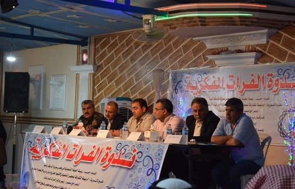 استضاف منتدى الفرات للدراسات ندوة في منبج في 3 أيلول/سبتمبر، شهدت نقاشات مطولة بين المحاضرين والحاضرين. [حقوق الصورة لمكتب منبج الإعلامي]