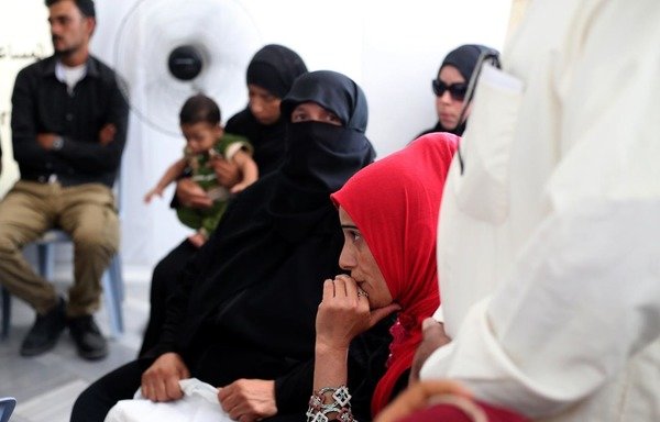 لاجئة سورية تشارك في جلسة لرفع الوعي استضافتها وحدة المساعدة القانونية بمركز عدالة لدراسات حقوق الإنسان. [حقوق الصورة لمركز عدالة]