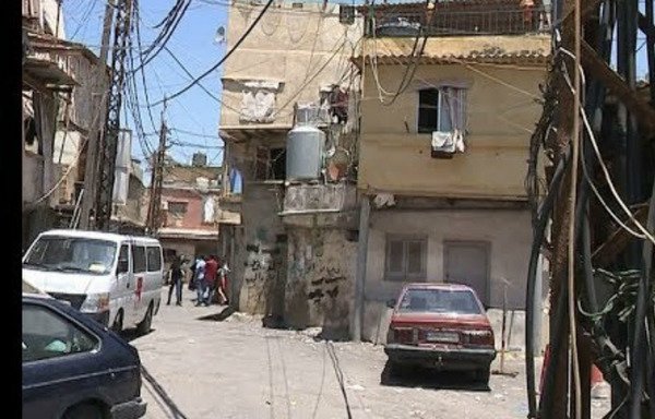 The Nabaa suburb of Bourj Hammoud is home to many poor families in Lebanon, where the poverty rate has surpassed the 30% mark, according to the Ministry of Social Affairs. [Nohad Topalian/Al-Mashareq]