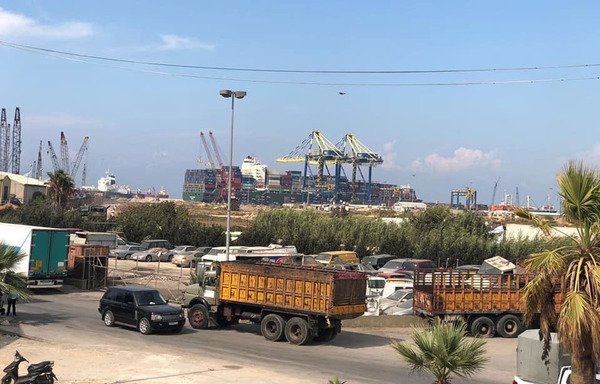 Trucks transport containers to the port of Beirut to export agricultural products by sea. The reopening of Nassib crossing will enable Lebanese farmers to resume regional exports via the land route. [Nohad Topalian/Al-Mashareq]