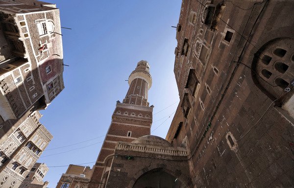 A picture taken on February 8th, 2017 shows the minaret of a mosque in the historic quarter of Yemen's Sanaa. The Iran-backed Houthis in October 2018 burned a mosque in the province of Dhamar. [AFP]